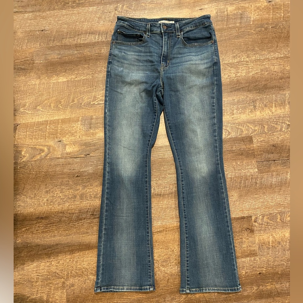 Levi’s 725 High Rise Bootcut Jeans 31x32